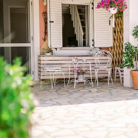 Alice Little House Villa Sinarades